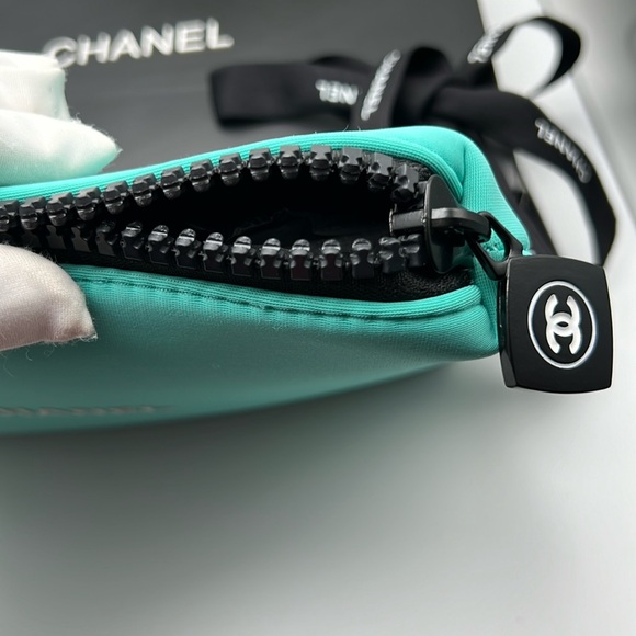 CHANEL Beauty Neoprene Cosmetic Bag CC Zipper Pull Charm Rare Tiffany Blue NWOT - Picture 10 of 17